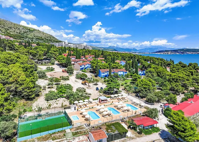 Medena-5 By Interhome טרוגיר